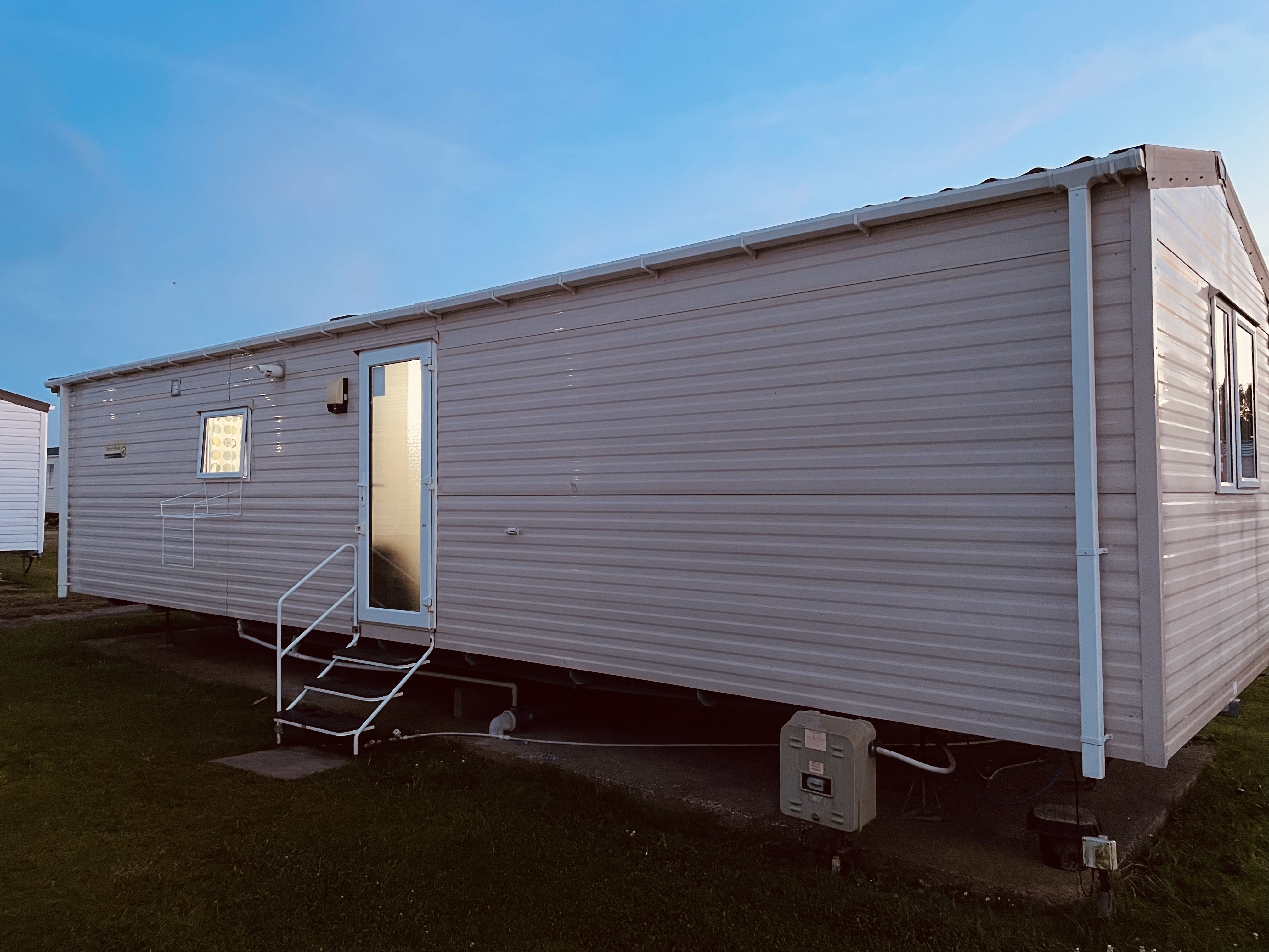 caravan-at-dusk